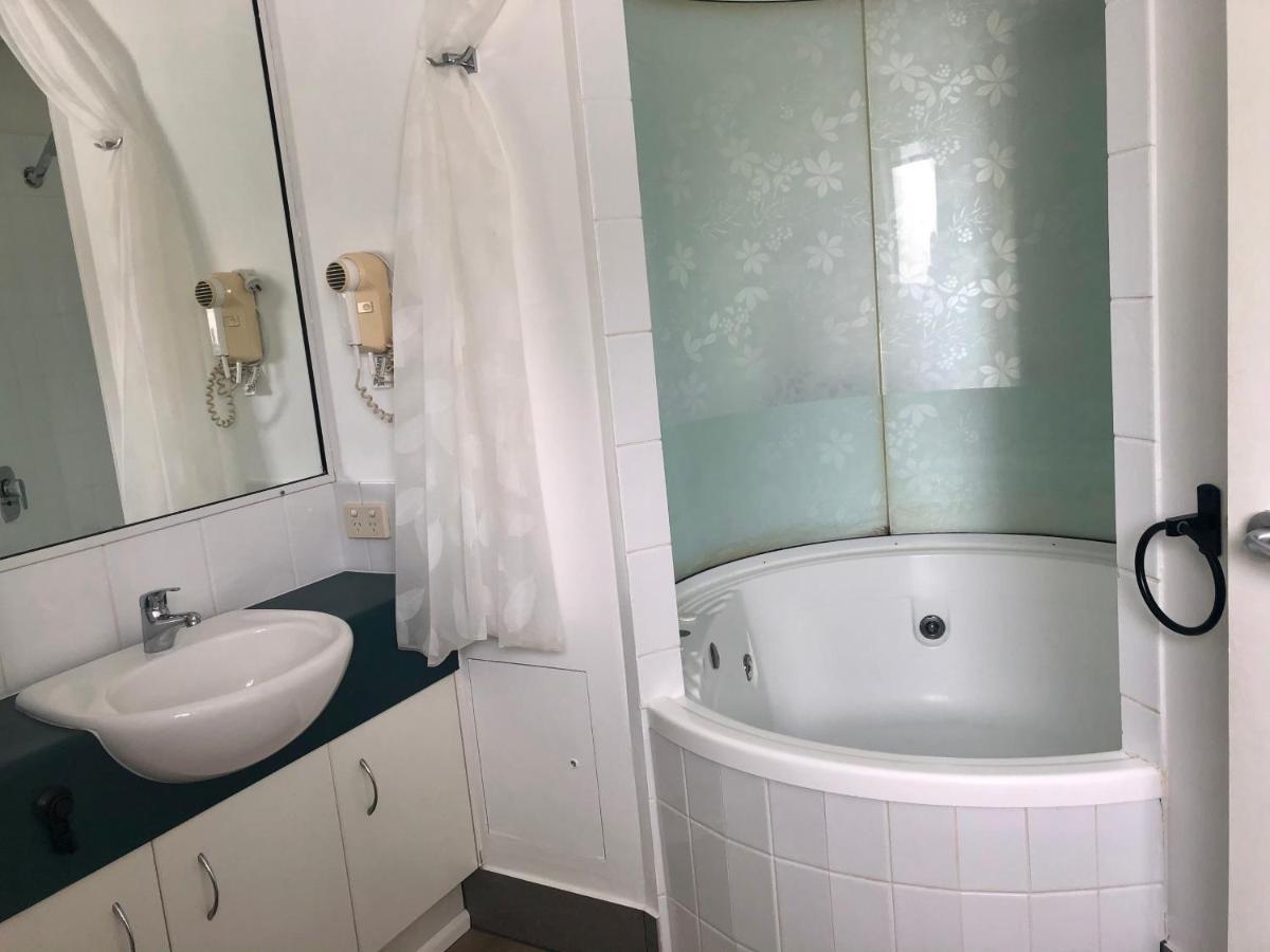 Apartment In 4* Resort - Pool Views - Great Location Noosaville Bagian luar foto